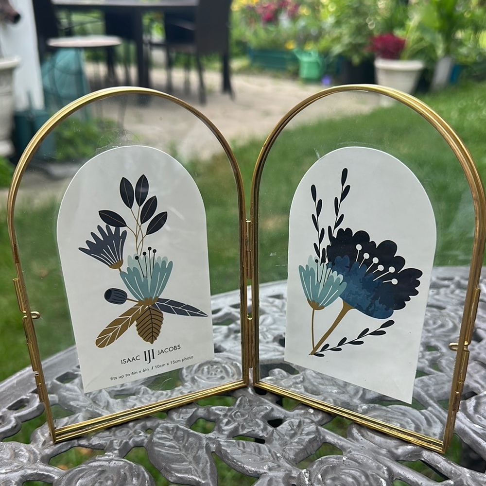 Isaac Jacobs 4x6 Vintage Style, Double-Sided Arched Brass & Glass Frame